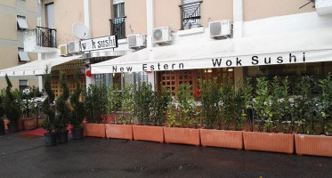 Cinese Newestern Woksushi outside