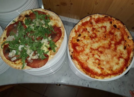 Pizzeria Alpi food