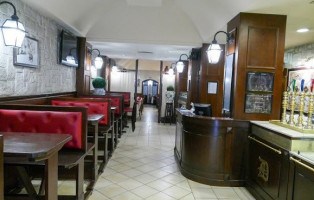 Dreher Pizzeria inside