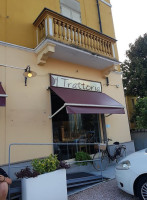 Trattoria Mezzanotte food