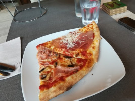 King La Pizzeria food