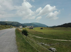 Hangar Lago Coe outside