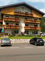 Rifugio Cereda outside