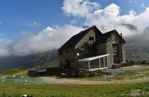 Rifugio Mondovi Havis De Giorgio outside