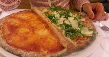 Pizzeria Bucefalo food