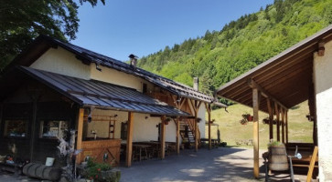 Rifugio Malga Kraun outside