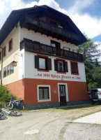 Rifugio Albasini outside