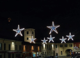 Luna Rossa outside