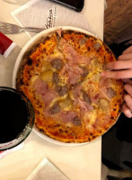 Pizzeria Petrarca food