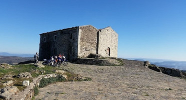 Rifugio Dell'aquila outside