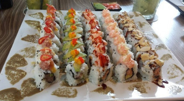 Nima Sushi Uramakeria food