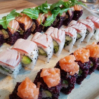 Nima Sushi Uramakeria food