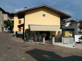 Pasticceria Marzari outside