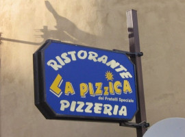 La Pizzica outside