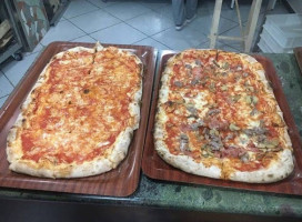 Pizza Capricci food