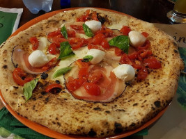 Pizzeria 'o Sarracin food