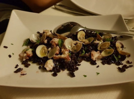 L' Angoletto Mare E Vino food