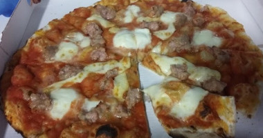 Pizza Da Pazzi food