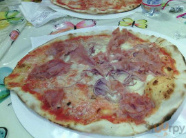 Pizzeria Cmq Ci Sta' Di Ferretti Samuele food