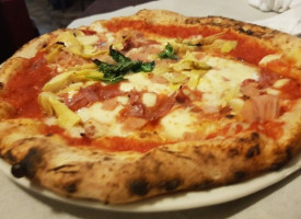 Pizza Margherita food