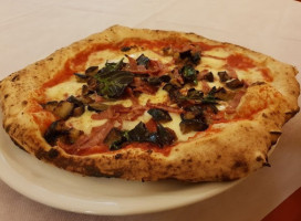 Pizza Margherita food