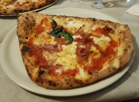 Pizza Margherita food