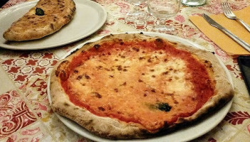 Pizzeria La Ruota food