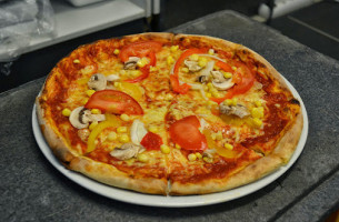 Oasen Pizza Grill food