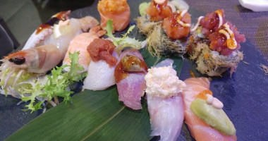 Izu Sushi Fusion Experience inside