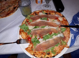 Pizzeria Ichnos food