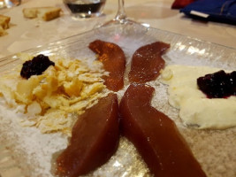 Le Grotte Della Locanda food