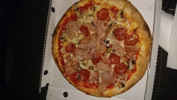 Dima's Pizza food