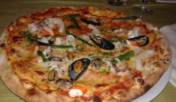 Pizzeria Mezza Luna food