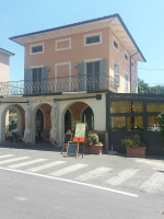 Gastronomia A Tavola outside