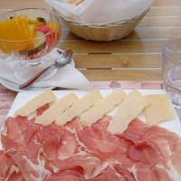 Prosciutto Vino Da Alo food