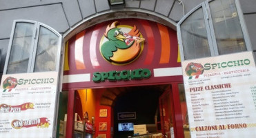 Spicchio Pizza inside