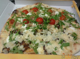 Four Seasons Pizzeria food