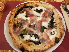 Pizzeria 'o Sarracin food