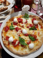 Pizzeria 'o Sarracin food