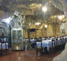 La Grotta inside