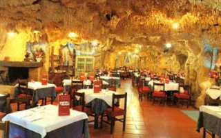 La Grotta inside