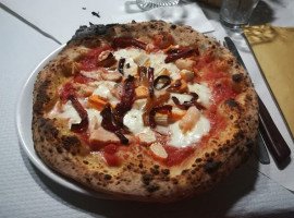 Lo Squalo Pizzeria food