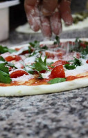 Pizzeria Moderna food