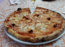 Pizzeria Bella Italia food