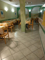 Pizzeria Italia inside