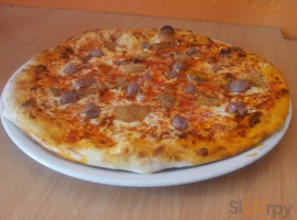 Pizza In 2 Di Dal Cer S. C. food