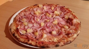 Pizza In 2 Di Dal Cer S. C. food