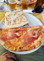 Pizzeria Pazzzaria food