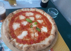 Pizza In Piazza inside