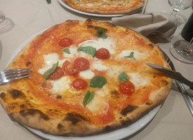 Pizzeria Enzo E Ciro food